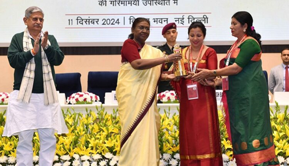 President Droupadi Murmu Confers National Panchayat Awards 2024